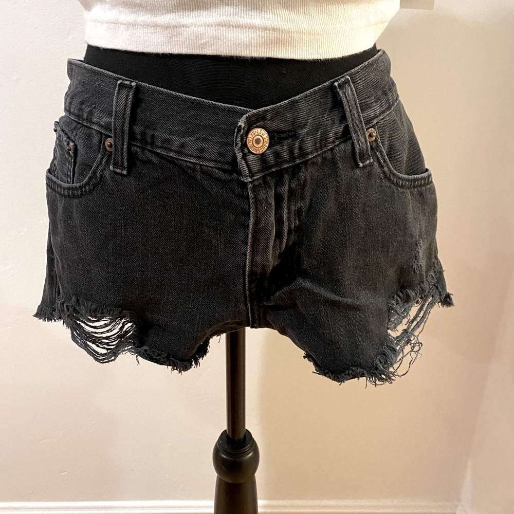 Levi’s black women’s shorts